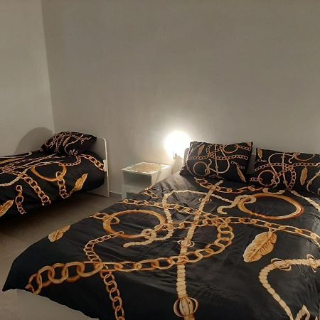 Romy Suites Deluxe 内坦亚 外观 照片